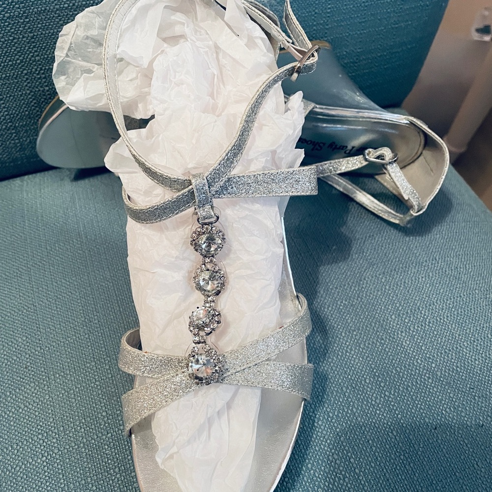 Sandals - Picture 4 of 9